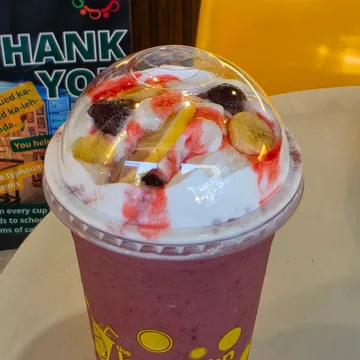 Banana leh-muhn berries smoothie