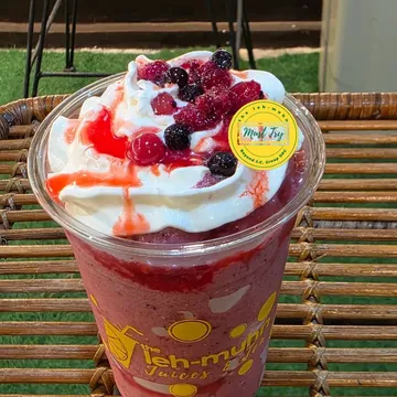 leh-muhn Berries Frappe