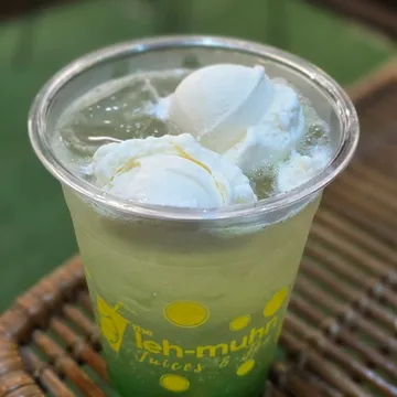 Sparkling leh-muhn vanilla ice cream